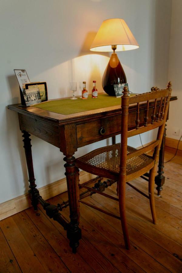Bed & Breakfast Chateau Les Cedres Bretteville-l'Orgueilleuse Exterior foto
