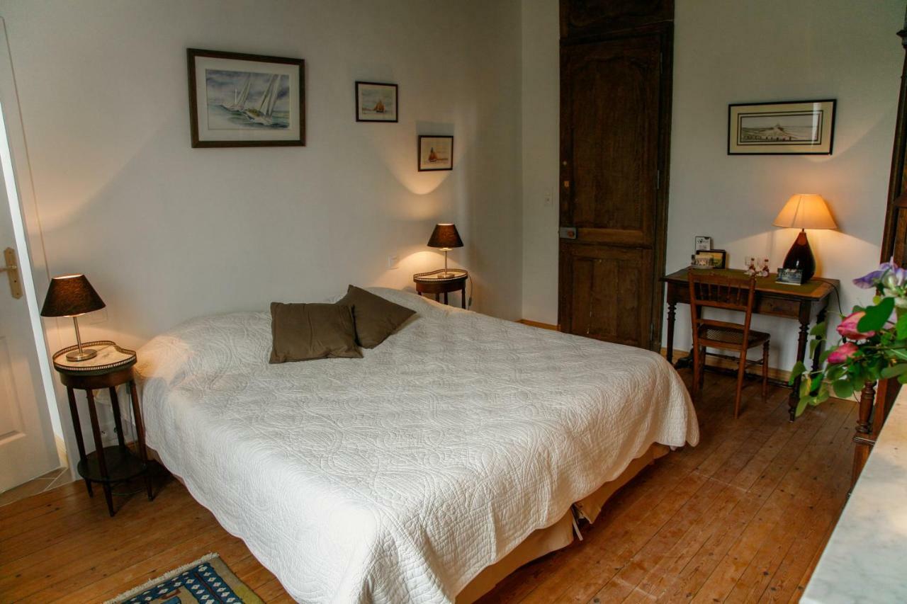 Bed & Breakfast Chateau Les Cedres Bretteville-l'Orgueilleuse Exterior foto
